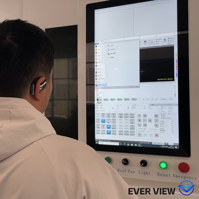EVER VIEW yeni nesil akıllı lazer kesim makineleri çevrimiçi hale geliyor ve uzaktan izleme yeteneklerini Endüstri 4.0 uyumluluğu için yükseltiyor.